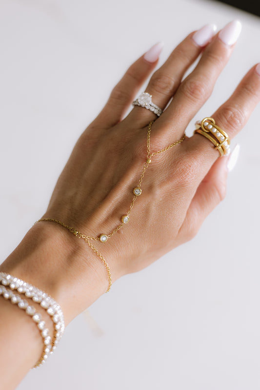 Cleo Handchain